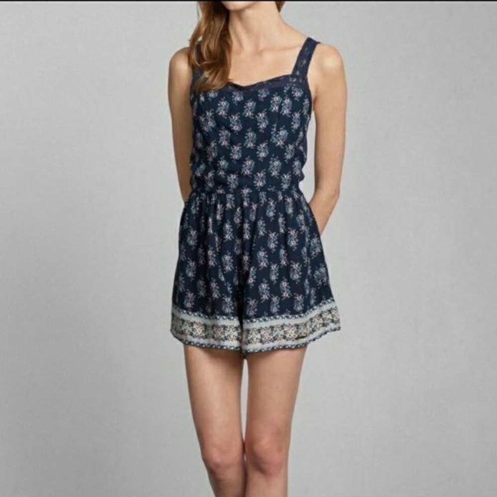 Abercrombie & Fitch • Floral Lace Trim Romper in Navy, Cutout Back, Size Small